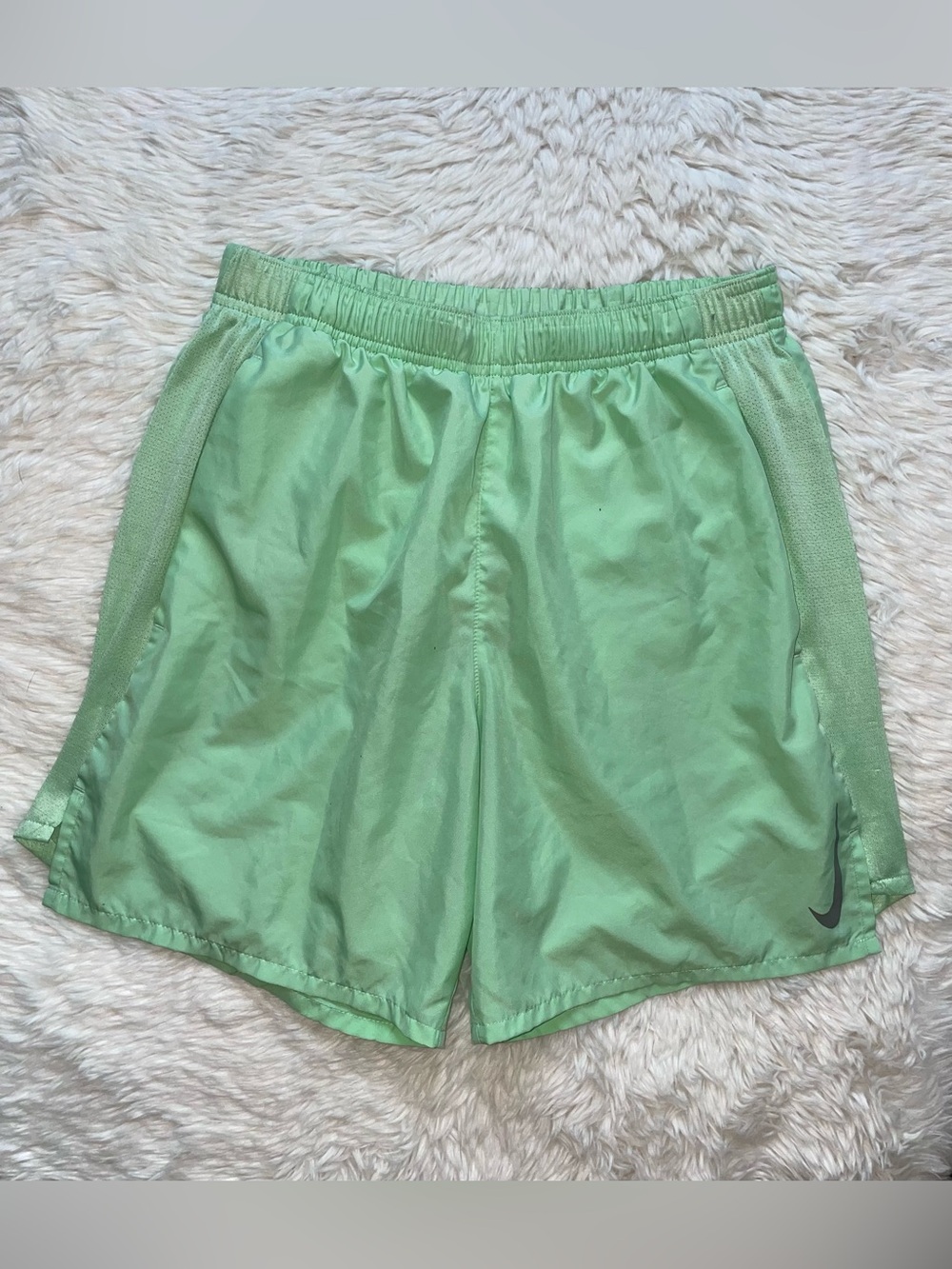 Nike dri fit athletic shorts mint green women’s S small dri fit long gym short